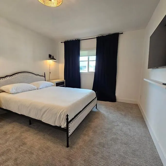 Refreshing Pool Old Town Scottsdale 4 Bdr 3 Full Baths Villa
