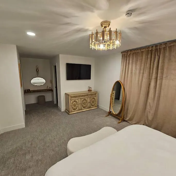 Refreshing Pool Old Town Scottsdale 4 Bdr 3 Full Baths Villa